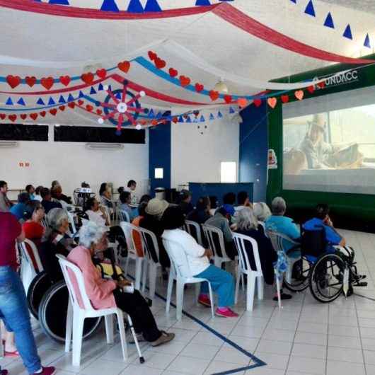 Cinema nos Bairros chega ao Centro Cultural José Agostinho de Souza, no bairro Morro do Algodão