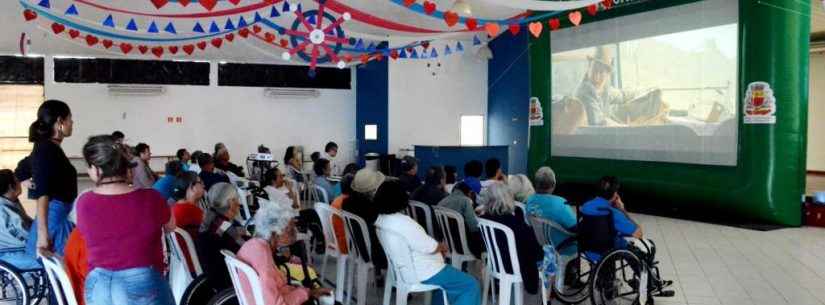 Cinema nos Bairros chega ao Centro Cultural José Agostinho de Souza, no bairro Morro do Algodão