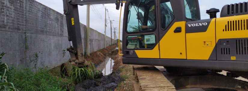 Prefeitura realiza serviço de prevenção de enchentes no Recanto do Sol