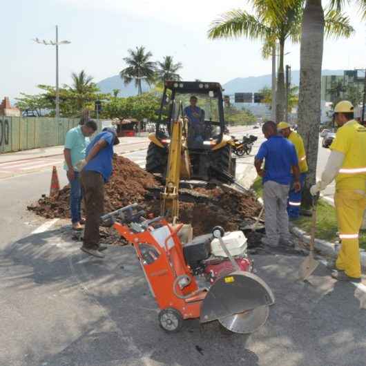 Prefeitura realiza manutenção de ponte na região do Camaroeiro