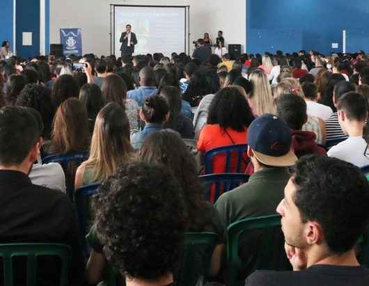 Palestra reúne mais de 500 estagiários no mês do servidor