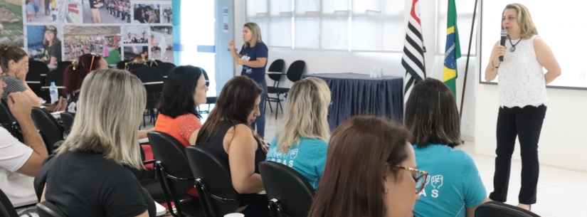 Educação inclusiva discute aspectos da pedagogia surda, estratégias e boas práticas