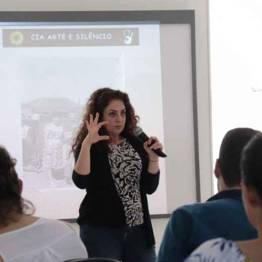 Educação Inclusiva de Caraguatatuba promove reflexões sobre o universo dos surdos