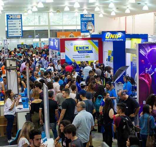 Estagiários da Prefeitura de Caraguatatuba participam da maior feira estudantil da América Latina