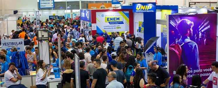 Estagiários da Prefeitura de Caraguatatuba participam da maior feira estudantil da América Latina