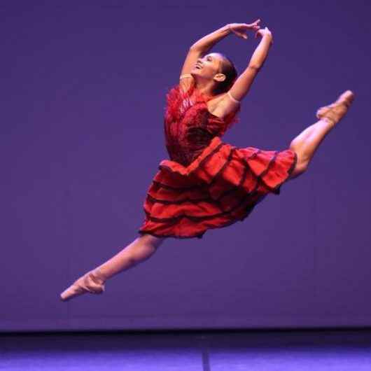 Bailarina de Caraguá faz vakinha online para custear bolsa de estudos no Canadá