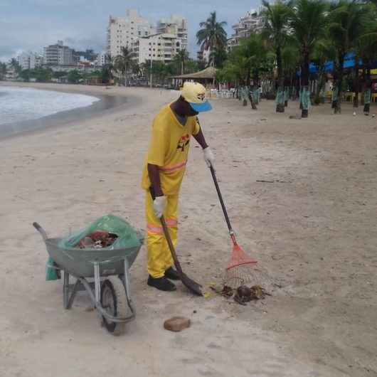 Prefeitura intensifica limpeza de praias para a alta temporada