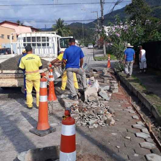 Novas sarjetas para escoamento de água das chuvas são confeccionadas no Tinga e Gaivotas