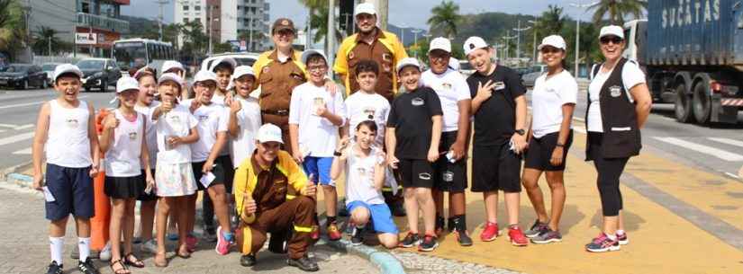 Alunos participam de blitz e formatura pelo Programa Trânsito Legal em Caraguatatuba