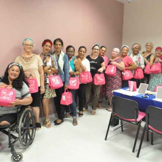 Pacientes da oncologia de Caraguatatuba ganham curso de automaquiagem no Pró-Mulher