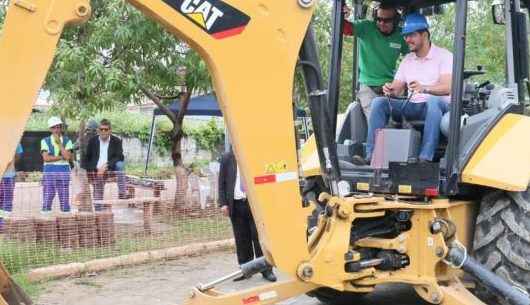 Prefeito de Caraguatatuba acompanha início das obras do Sistema de Esgotamento do Jardim Califórnia