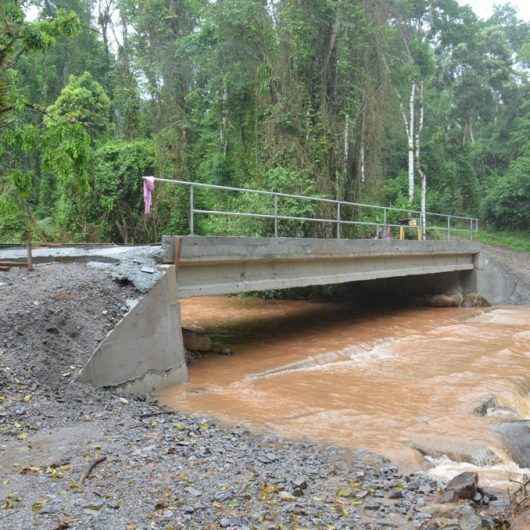 Construção de ponte no Poço da Anta avança e passa por primeiro teste com cheia do rio