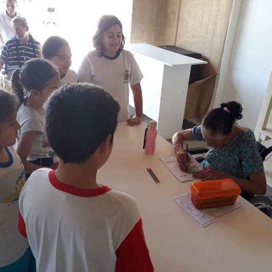 Escola da rede municipal de Caraguatatuba desenvolve projeto para arrecadar fundos para a Casa do Idoso - Vila Vicentina