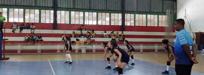 Equipe feminina conquista segundo lugar em competição de voleibol