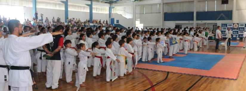 Campeonato Municipal de Karatê reúne cerca de mil pessoas no Cemug e arrecada 200 kg de alimentos para doação