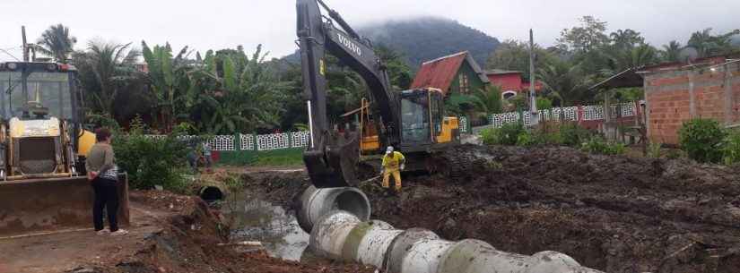 Prefeitura instala tubos de drenagem para prevenir enchentes no Loteamento Vila Ricardo