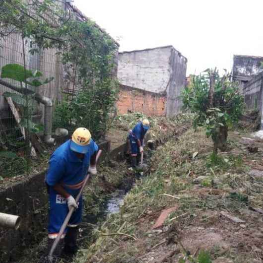Prefeitura intensifica serviços de limpeza no Rio da Paca