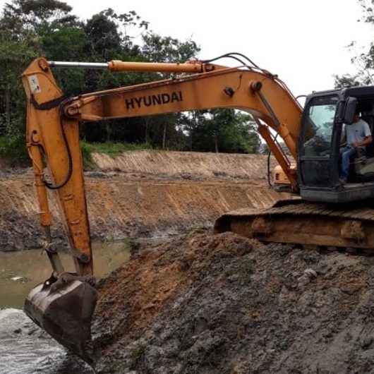 Serviços de prevenção contra enchentes são realizados no bairro Pegorelli