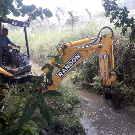 Sesep realiza limpeza e desassoreamento no Rio da Paca