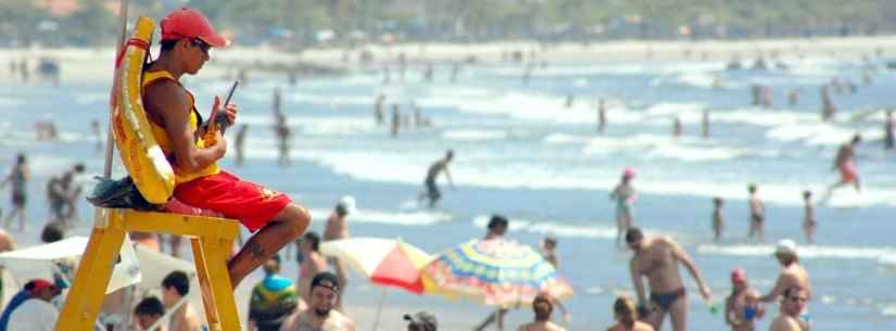 Feriado prolongado vai contar com Guardas-Vidas Temporários nas praias de Caraguatatuba