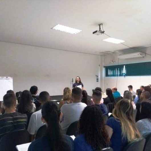 Candidatos às vagas de emprego temporário, encaminhados pelo PAT, começam a trabalhar em redes de farmácias