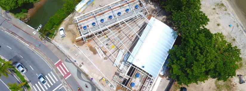 Novo Entreposto de Pesca do Camaroeiro começa a receber telhado em cobertura em arco
