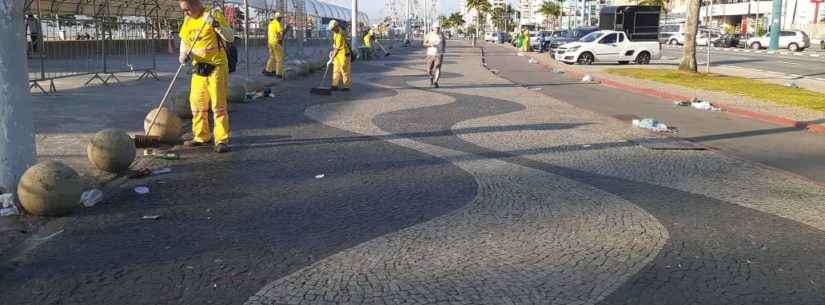 Equipes da Prefeitura iniciam trabalho às 5h para garantir praias e ruas limpas em Caraguatatuba