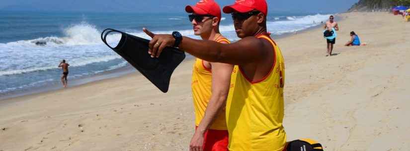 Bombeiros Marítimos de Caraguatatuba promove treinamento para surfistas e comunidade