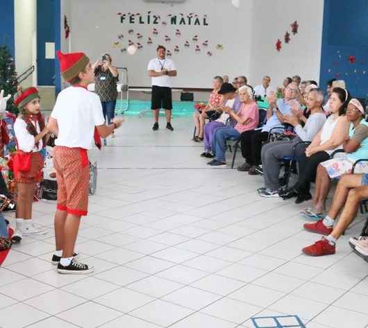 Chegada do Papai Noel marca festa de confraternização dos idosos do Ciapi