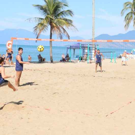 Torneios de futevôlei e vôlei de praia agitam verão em Caraguatatuba
