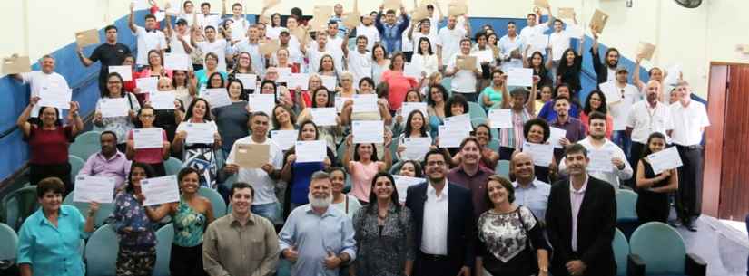 Cerca de 200 pessoas encerram os cursos do Fundo Social de Caraguatatuba