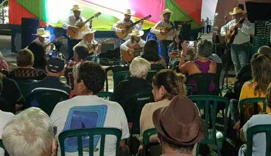 Orquestra Estrela de Ouro faz ‘concerto natalino’ com viola caipira nesta sexta-feira, no Coreto