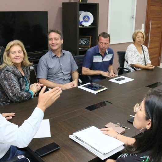 Prefeitura de Caraguatatuba e artesãos discutem obras de revitalização da Praça do Artesanato