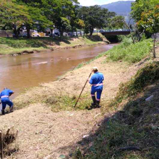 Bairros, Avenida da Praia e Ciclovia recebem equipes de limpeza e manutenção