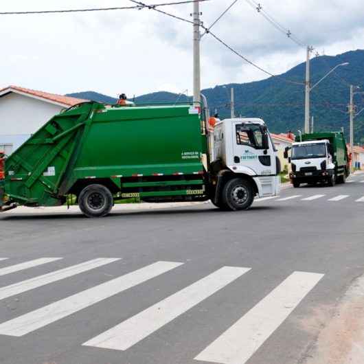 Coleta de lixo em Caraguatatuba é intensificada na alta temporada