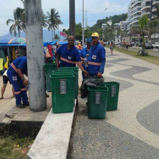 Prefeitura instala novas caçambas e lixeiras em praias e orla de Caraguatatuba