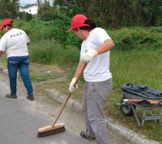 PEAD realiza serviço de limpeza na região central da cidade