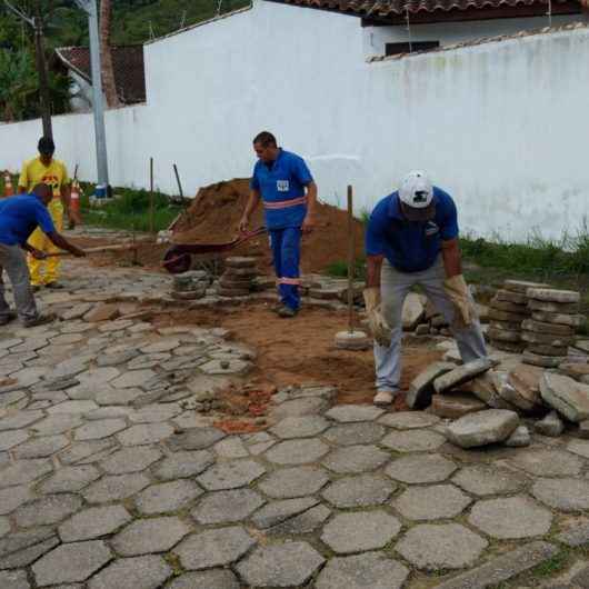 Prefeitura realiza manutenção de bloquetes na Martim de Sá para melhorar escoamento de águas
