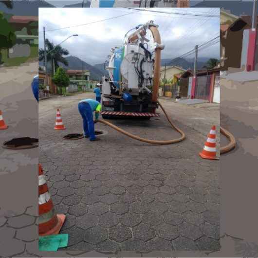 Sabesp executa manutenções preventivas em redes de esgotos em Caraguatatuba