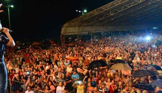 Caraguatatuba Summer Festival: Michel Teló agita público de 30 mil pessoas