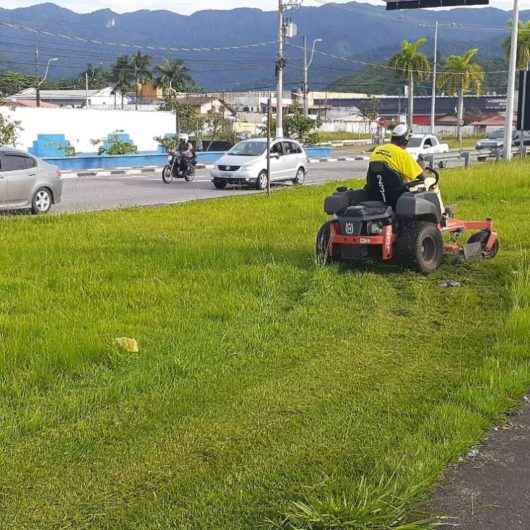 Prefeitura realiza limpeza e roçada de Norte a Sul da cidade