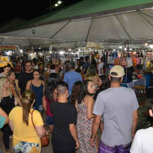 Feira Municipal de Artes e Artesanato faz sucesso com público em novo espaço