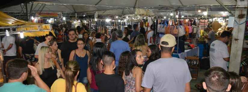 Feira Municipal de Artes e Artesanato faz sucesso com público em novo espaço