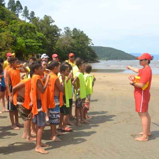 3º Edição do “Agita Férias na Praia” traz estudantes de Jacareí para Caraguatatuba