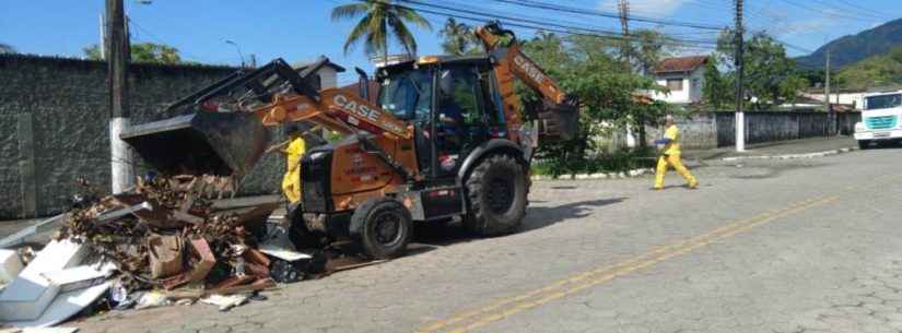 Prefeitura continua com serviços de limpeza em toda a cidade