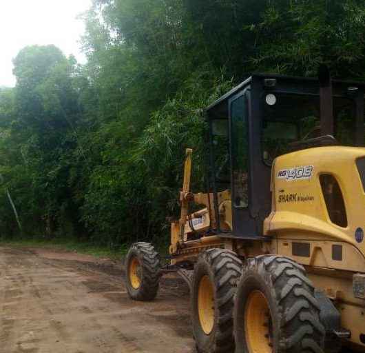 Jardim Patrimônio, no Massaguaçu, recebe nivelamento com bica corrida