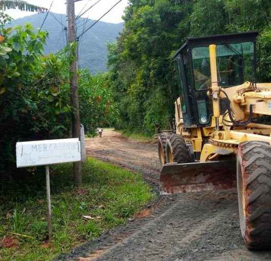 Prefeitura realiza nivelamento com bica corrida no Massaguaçu