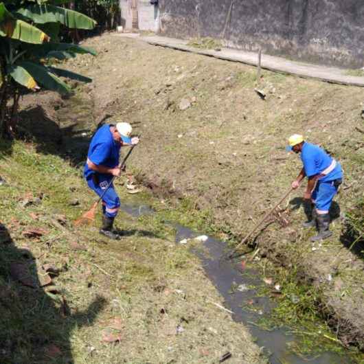 Prefeitura realiza serviços de limpeza no Rio da Paca nos bairros Tinga e Gaivotas