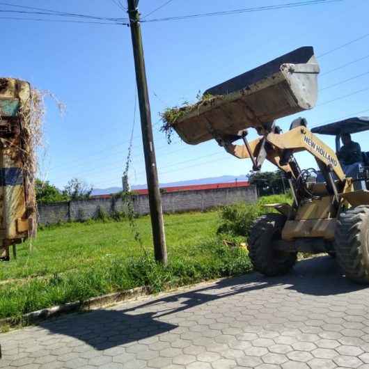 Operação Bota-Fora recolhe mais de 25 caminhões de resíduos nos bairros Travessão, Perequê-Mirim e Barranco Alto