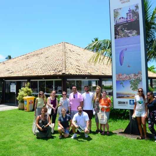 Dos sucos tropicais ao Morro Santo Antonio, jornalistas canadenses se apaixonam por Caraguatatuba